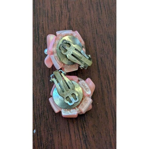 Vintage Japan Pink Clip-On Cluster Earrings With Faux Pearls & Acrylic Petals - Picture 3 of 7